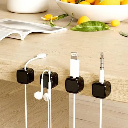 Organizador Magnético de Cables con Adhesivo Seguro (x6 unidades)